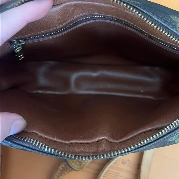 Authentic Louis Vuitton jeune fille crossbody bag - Picture 7 of 10